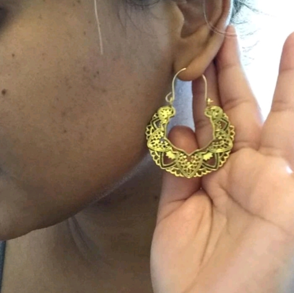 💖2/$30 Boho Hoop brass tribal gypsy cut out large Filigree drop earrings - Picture 6 of 16